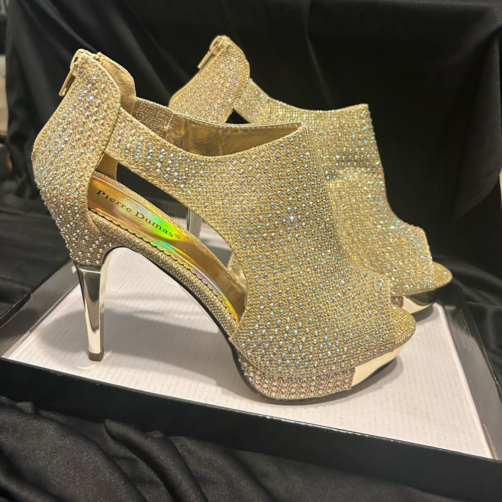 Absolutely gorgeous heels Pierre Dumas Amelia II Gold in size 11